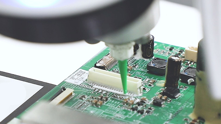 通过五轴点胶，实现更高的点胶精度，更灵活的点胶角度