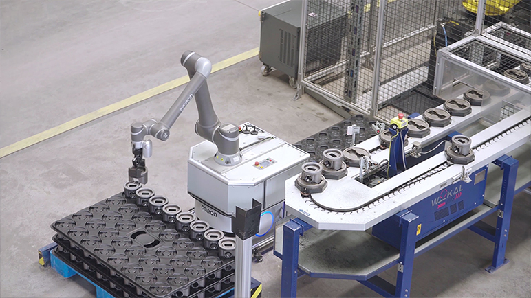 解放现场人员的繁重作业，打造高度自动化的智能产线