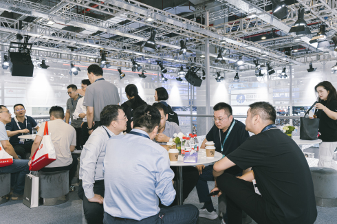 1758765777694012.jpg 花絮1_编辑.jpg